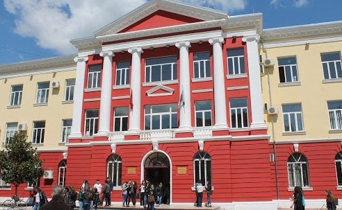 Studentet kerkojne anulimin e tarifes se shkolles: Filologjiku vendos vetem shtyrjen